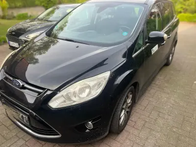 Używany Ford Grand C-Max 122 KM (89 kW) 2014 Czarny Minivan