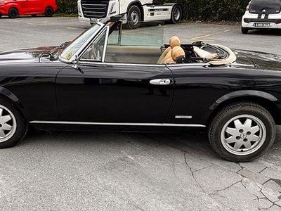 Second-hand Fiat 124 Spider 105 CP (77 kW) 1985 Negru Cabrio