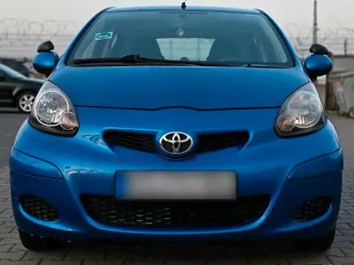 Gebraucht Toyota Aygo 68 PS (50 kW) 2011 Blau Kleinwagen