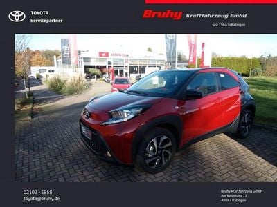 Neu Toyota Aygo X 72 PS (52 kW) 2025 Rot SUV