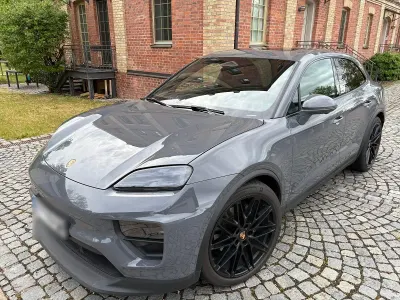 Second-hand Porsche Macan 4 Electric 264 kW (360 CP) 2024 Gri SUV