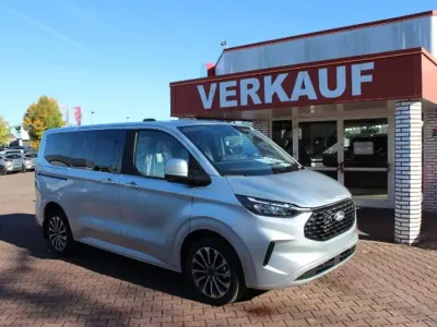 Gebraucht Ford Tourneo Titanium X 150 PS (110 kW) 2025 Silber Van / Kleinbus