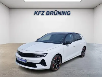Gebraucht Opel Astra 179 PS (131 kW) 2022 Jade weiß / dach schwarz Kleinwagen