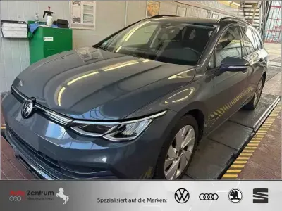Gebraucht VW Golf VIII 116 PS (85 kW) 2023 Dolphin gray metallic Kombi