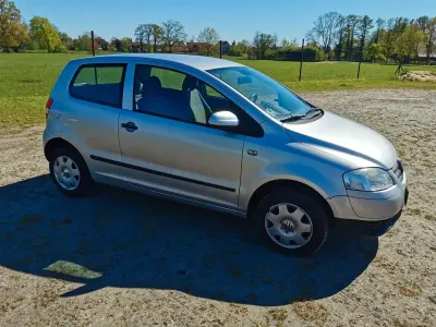 Używany VW Fox 54 KM (39 kW) 2005 Szary Hatchback