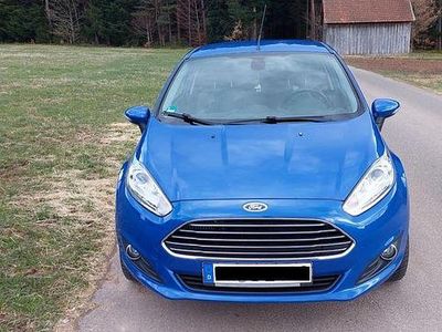 Gebraucht Ford Fiesta Titanium 125 PS (91 kW) 2013 Blau Kleinwagen