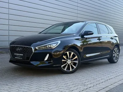 Gebraucht Hyundai i30 Intro Edition 110 PS (80 kW) 2017 Schwarz Kombi