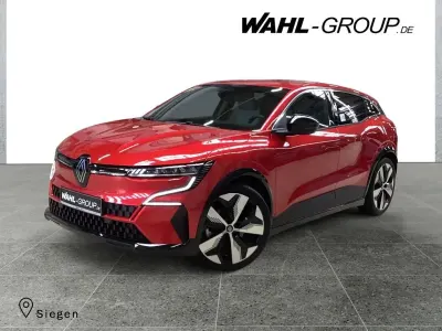 Gebraucht Renault Megane E-Tech Komfort 160 kW (218 PS) 2024 Rot (dunkelrot) Limousine