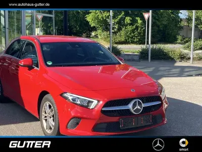 Gebraucht Mercedes A180 Style 136 PS (100 kW) 2019 Rot Limousine