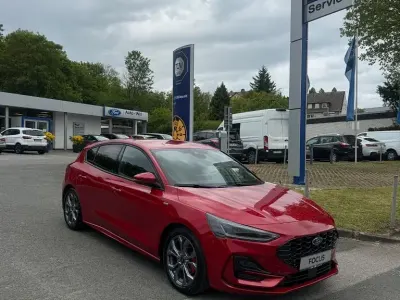 Gebraucht Ford Focus ST-Line X 125 PS (91 kW) 2024 Rot Limousine