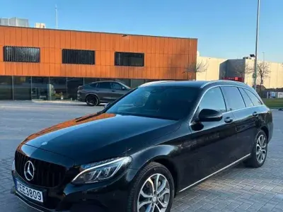 Gebraucht Mercedes C350e 211 PS (155 kW) 2016 Schwarz SUV