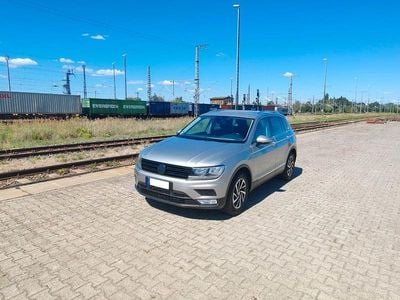 Gebraucht VW Tiguan Sound 125 PS (91 kW) 2018 Silber SUV