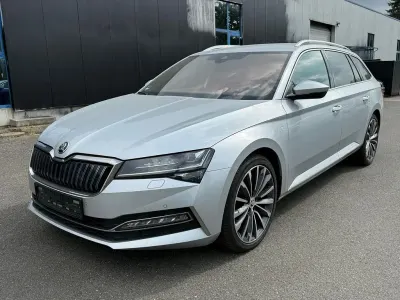 Gebraucht Skoda Superb LAURIN & KLEMENT 218 PS (160 kW) 2021 Silber Kombi