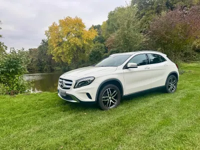 Usata Mercedes GLA200 156 CV (114 kW) 2016 Bianco SUV