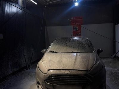 Usata Ford Fiesta 101 CV (74 kW) 2015 Nero Utilitaria