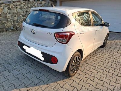 Gebraucht Hyundai i10 Select 67 PS (49 kW) 2018 Weiß Kleinwagen