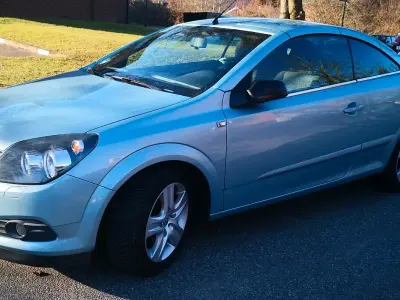 Gebraucht Opel Astra 140 PS (102 kW) 2009 Blau Cabrio
