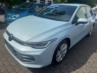 Gebraucht VW Golf VIII Goal 150 PS (110 kW) 2025 Blau Limousine