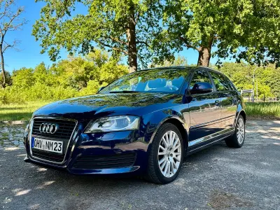 Gebraucht Audi A3 Sportback Attraction 111 PS (81 kW) 2010 Blau Kleinwagen