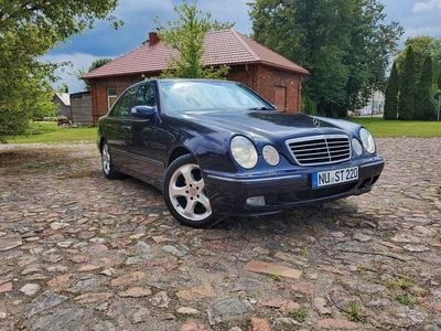 Mercedes E320