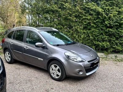 gebraucht Renault Clio Grand Tour Luxe mit 1.6 Motor mit frischem TÜV.