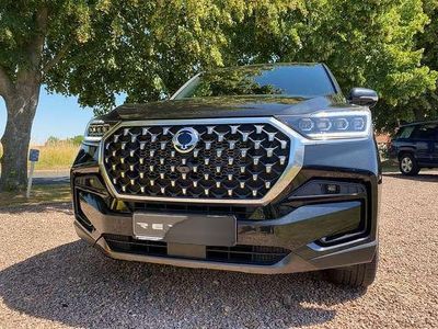 Schwarz metallic Gebraucht 2021 Ssangyong (KGM) Rexton Sapphire SUV | 27.810 € (Etwas zu teuer)