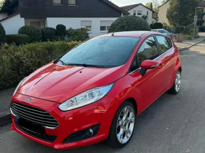 Gebraucht Ford Fiesta 100 PS (73 kW) 2015 Rot Kleinwagen