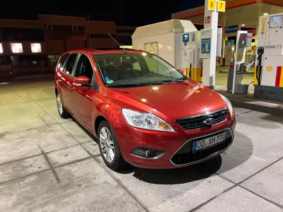 Gebraucht Ford Focus Ghia 70 PS (51 kW) 2009 Rot Kombi