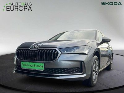 Graphitegrau metallic Neu 2025 Skoda Superb Selection Kombi | 42.450 € (Guter Preis)