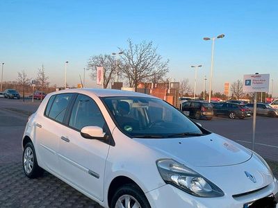 Gebraucht Renault Clio II 75 PS (55 kW) 2011 Weiß Limousine