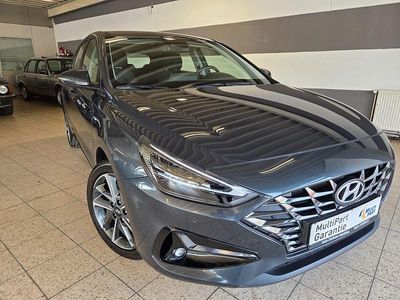 Gebraucht Hyundai i30 Trend 120 PS (88 kW) 2023 Dark knight Limousine