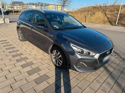 Gebraucht Hyundai i30 140 PS (102 kW) 2019 Grau Kombi