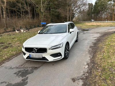 Gebraucht Volvo V60 Momentum 190 PS (139 kW) 2020 Weiß Kombi