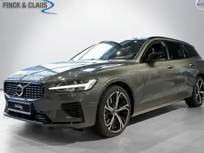 Neu Volvo V60 Plus 350 PS (257 kW) 2026 Grün Kombi
