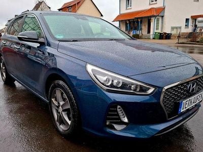 Gebraucht Hyundai i30 Intro Edition 110 PS (80 kW) 2017 Blau Limousine