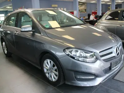 Gebraucht Mercedes B180 Style 122 PS (89 kW) 2015 Grau Kleinwagen