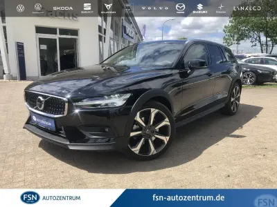 Gebraucht Volvo V60 CC Ultimate 197 PS (144 kW) 2024 Schwarz Kombi