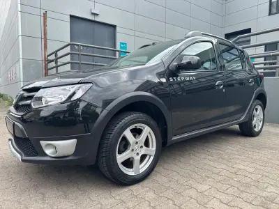 Gebraucht Dacia Sandero Stepway 90 PS (66 kW) 2016 Schwarz Limousine
