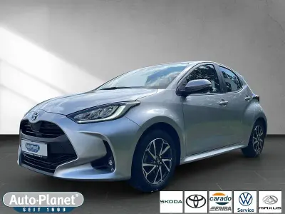Gebraucht Toyota Yaris Team 116 PS (85 kW) 2022 Shimmering silver (metallic) Kleinwagen