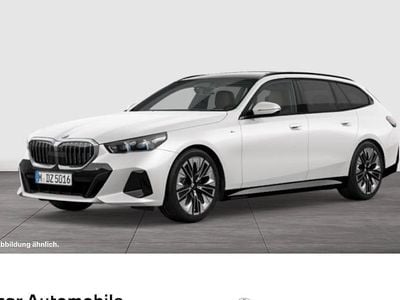 Mineralweiß Gebraucht 2025 BMW 520 Comfort Edition Kombi | 53.490 € (Fairer Preis)