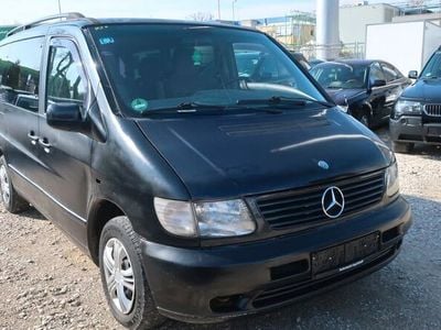 Mercedes V220