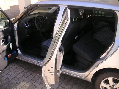 Second-hand Skoda Fabia 70 CP (51 kW) 2009 Argintiu Hatchback