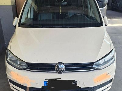 Usata VW Touran 150 CV (110 kW) 2023 Giallo Monovolume