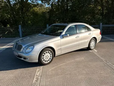 Gebraucht Mercedes E240 177 PS (130 kW) 2005 Silber Limousine