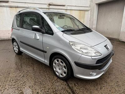 Gebraucht Peugeot 1007 Premium 73 PS (53 kW) 2006 Silber/grau (metallic) Van / Kleinbus