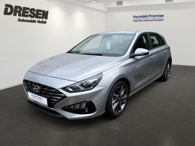 Gebraucht Hyundai i30 Trend 120 PS (88 kW) 2023 Silber Limousine