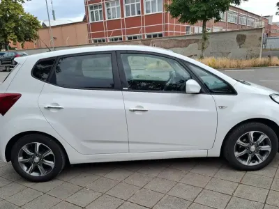 Gebraucht Hyundai ix20 Passion 90 PS (66 kW) 2016 Weiß Kleinwagen