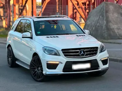 Używany Mercedes ML63 AMG 525 KM (386 kW) 2012 Biały SUV