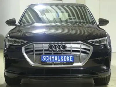 Gebraucht Audi e-tron Basis 230 kW (313 PS) 2022 Brillantschwarz SUV