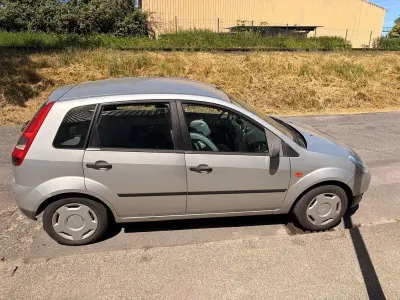 Gebraucht Ford Fiesta 60 PS (44 kW) 2002 Silber Kleinwagen